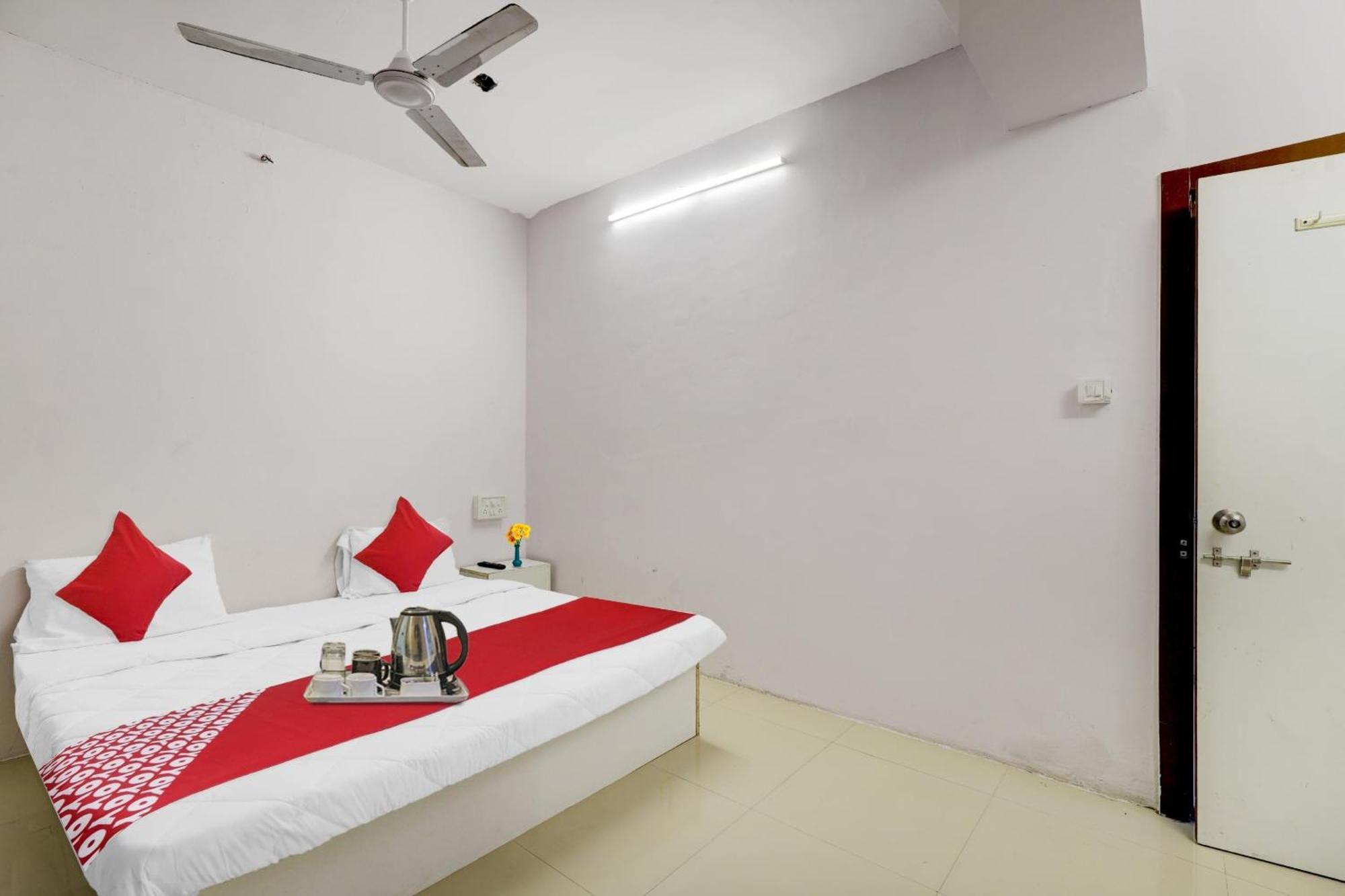 Hotel O Cozy Rooms Surat Eksteriør billede
