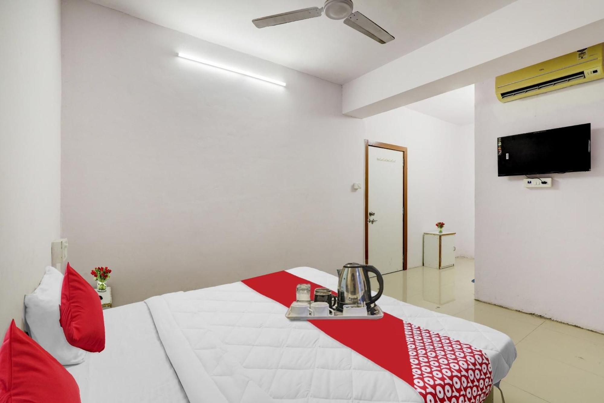 Hotel O Cozy Rooms Surat Eksteriør billede