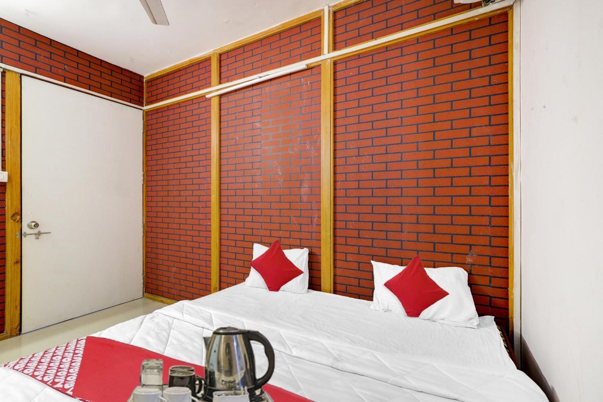 Hotel O Cozy Rooms Surat Eksteriør billede